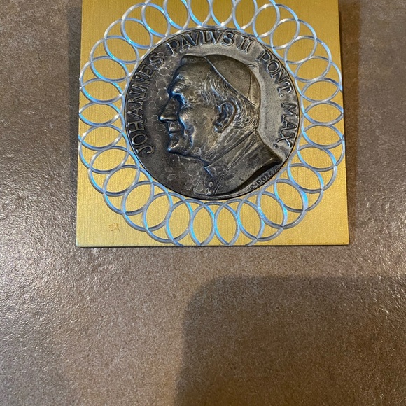 JOANNES PAVLVS II PONTIFEX MAXIMVS Size 3 3/4” X 3 3/4” - Picture 2 of 8